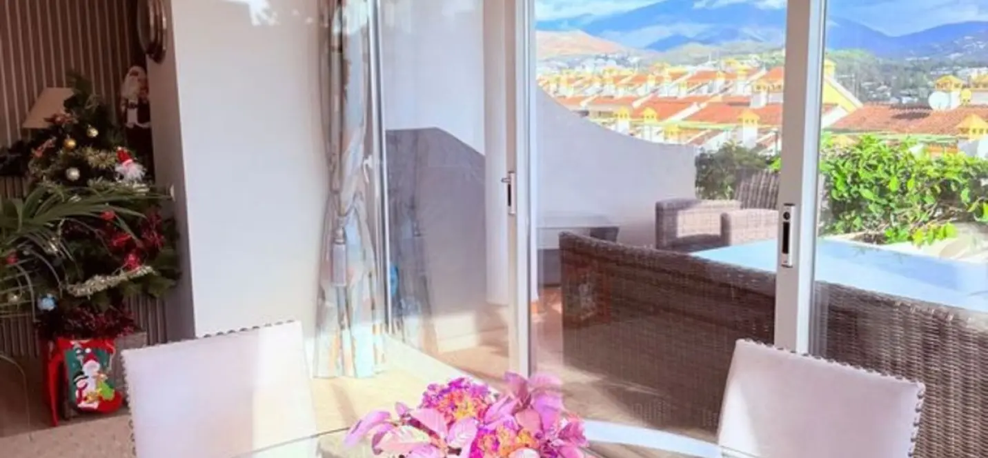 Venta de apartamento en planta media en Marbella 3