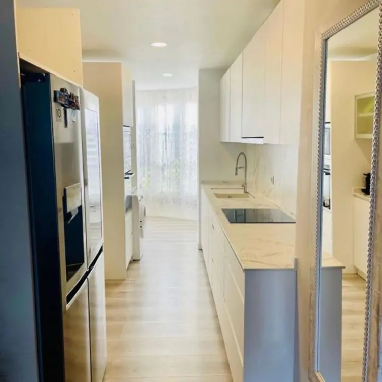 Venta de apartamento en planta media en Marbella