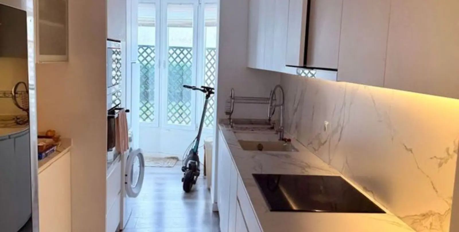 Venta de apartamento en planta media en Marbella 25