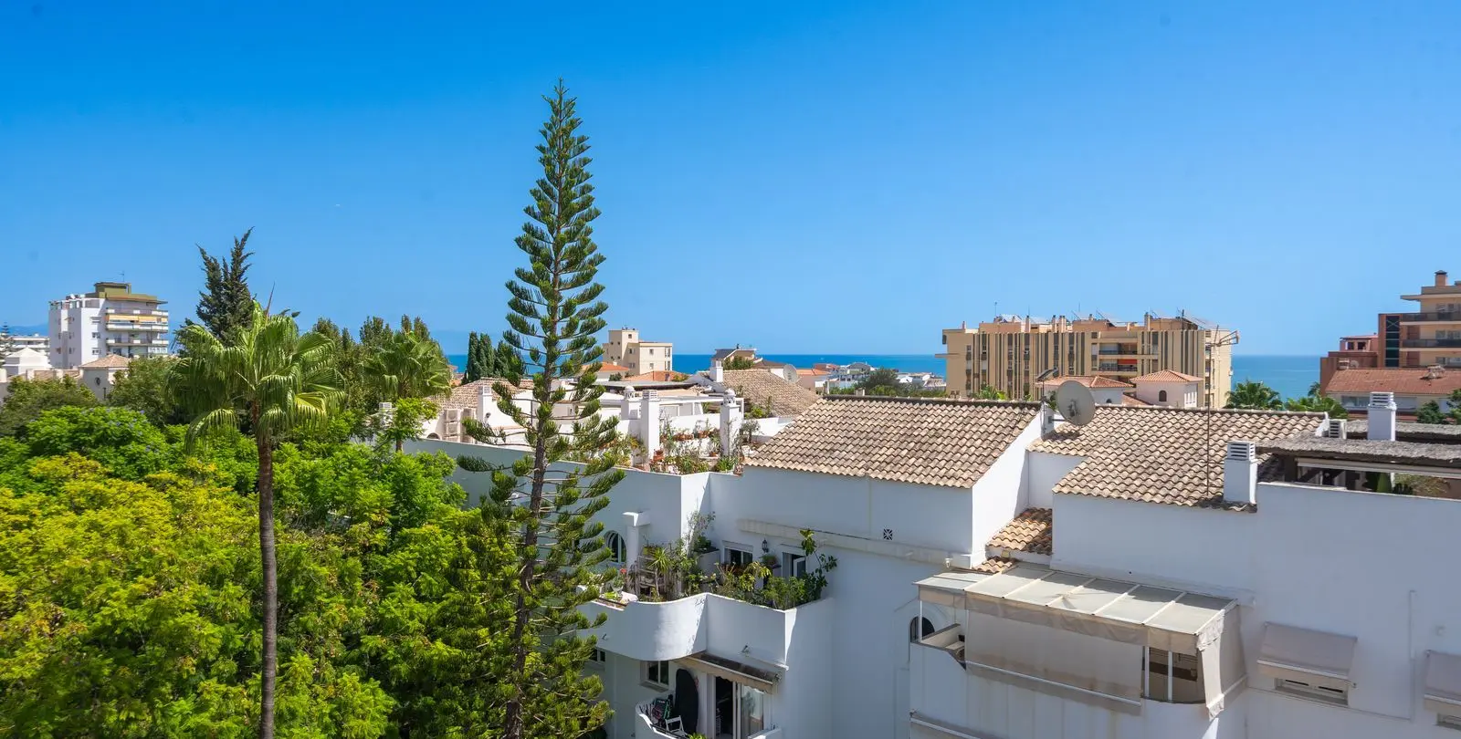 Sale of penthouse duplex in La Carihuela 2