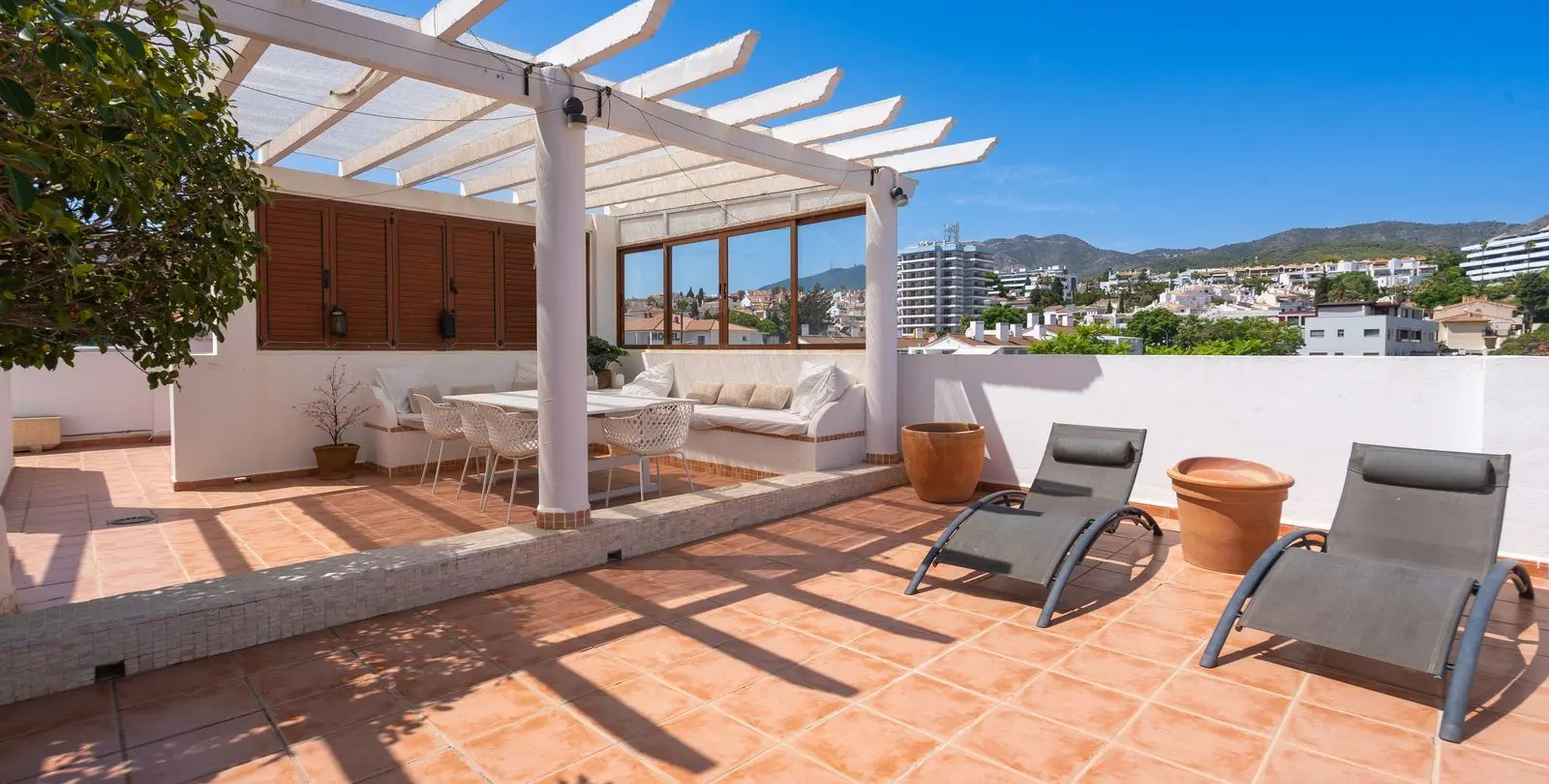 Sale of penthouse duplex in La Carihuela 9