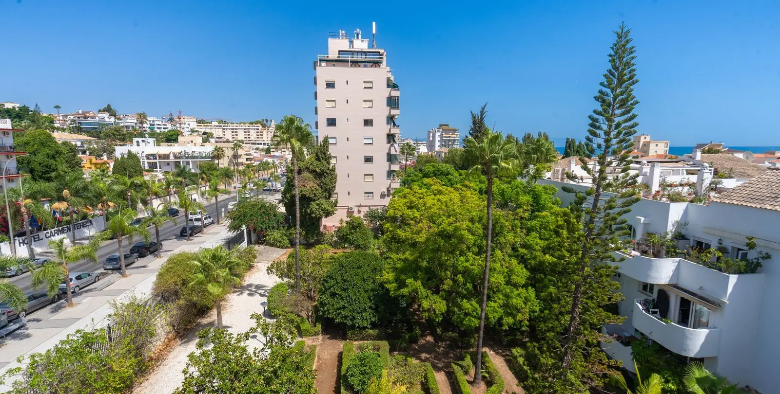 Sale of penthouse duplex in La Carihuela 40