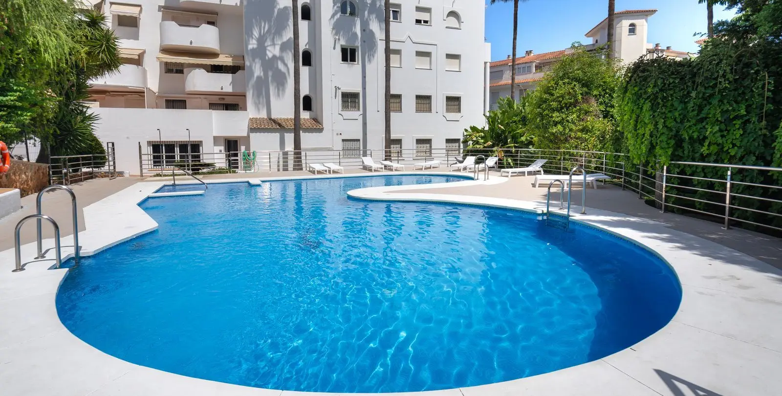 Sale of penthouse duplex in La Carihuela 43