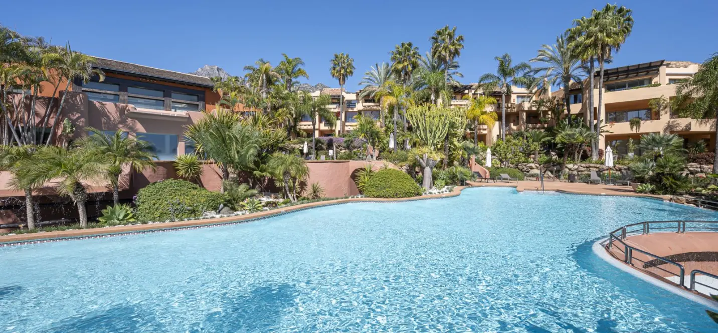 Venta de apartamento en planta media en The Golden Mile 0