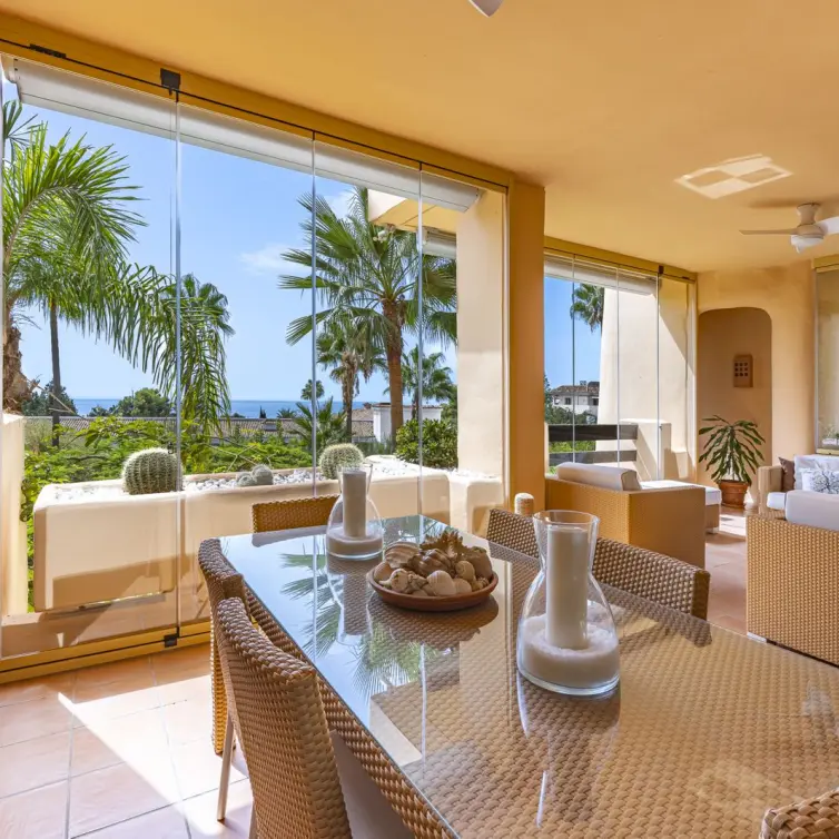 Venta de apartamento en planta media en The Golden Mile