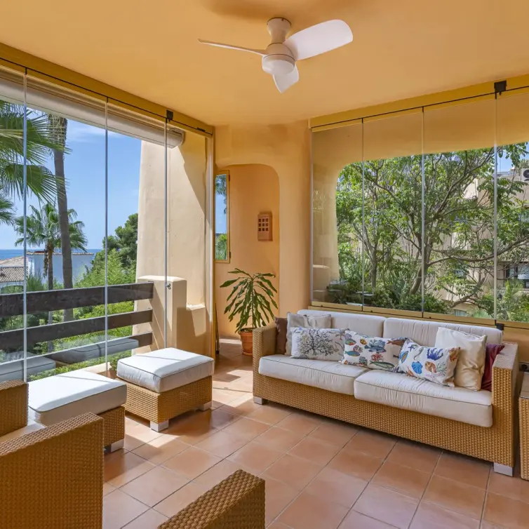 Venta de apartamento en planta media en The Golden Mile