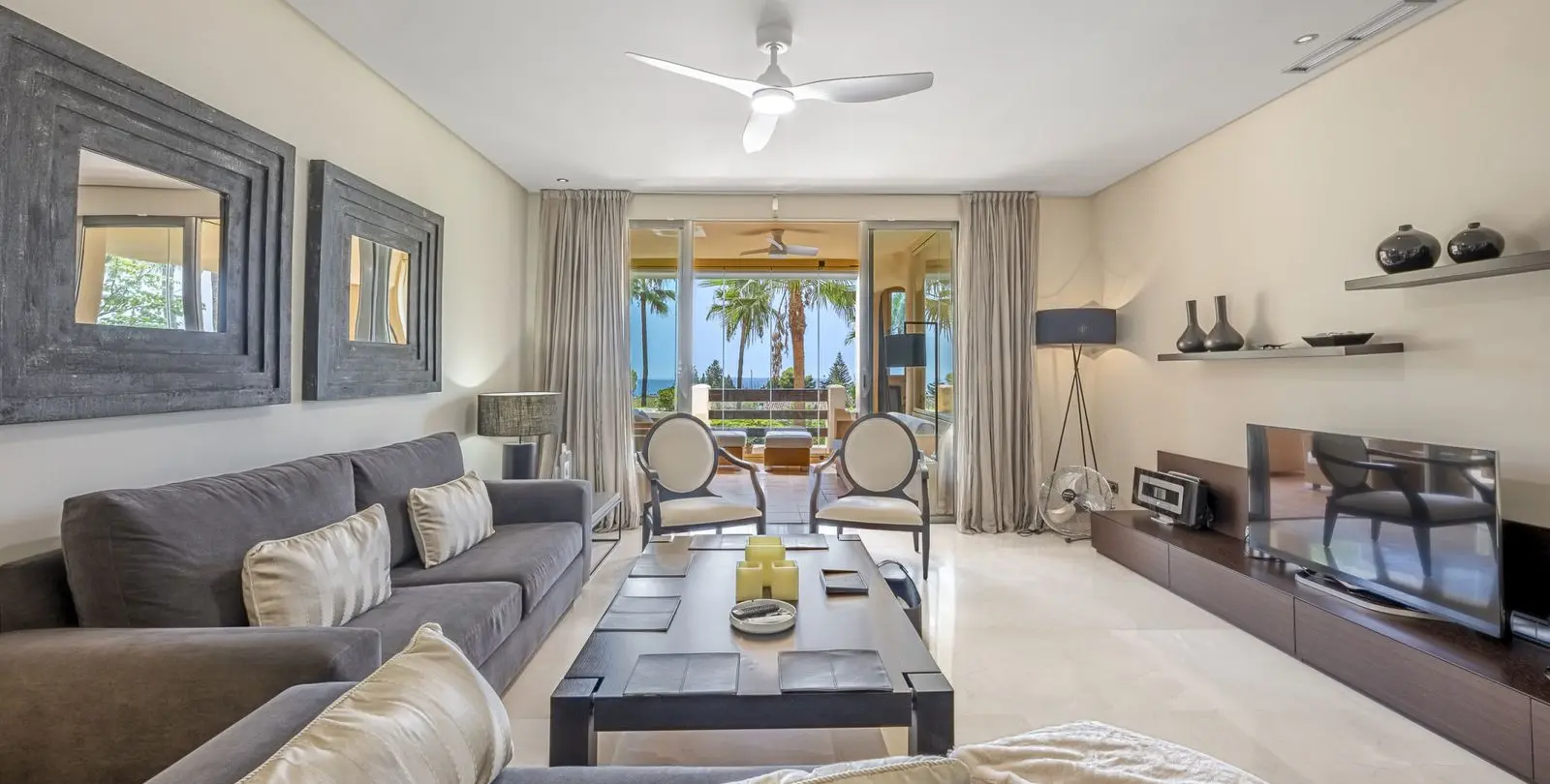 Venta de apartamento en planta media en The Golden Mile 4