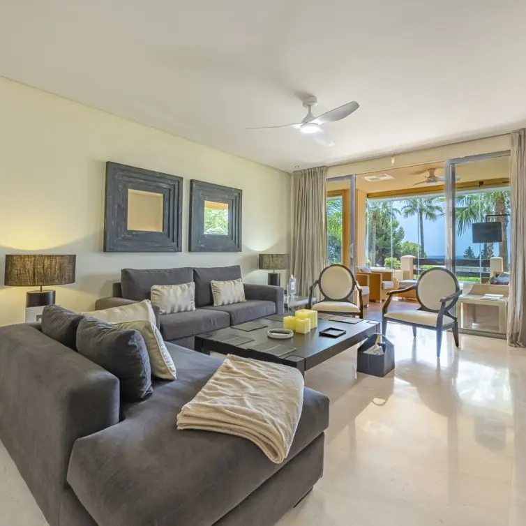 Venta de apartamento en planta media en The Golden Mile