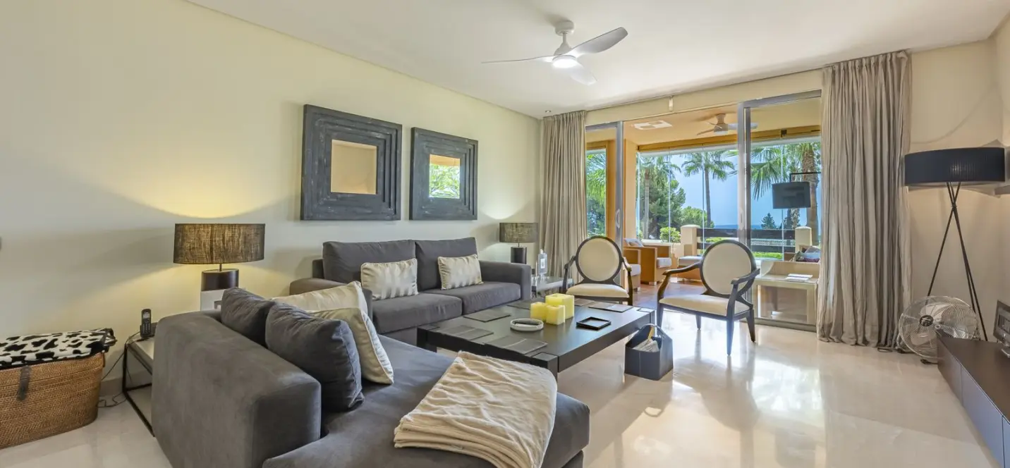 Venta de apartamento en planta media en The Golden Mile 4
