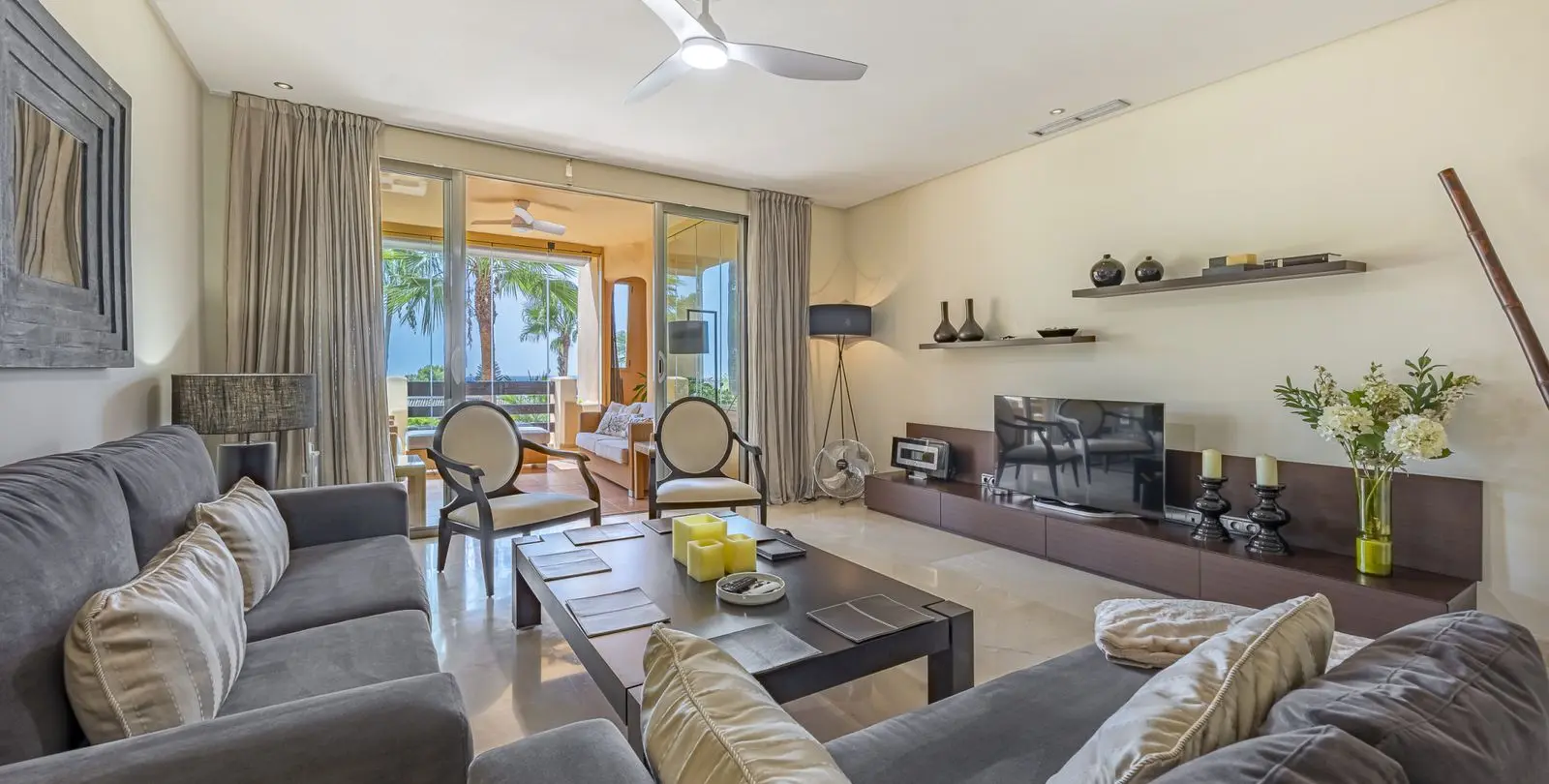 Venta de apartamento en planta media en The Golden Mile 6