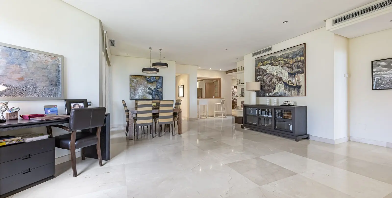 Venta de apartamento en planta media en The Golden Mile 8