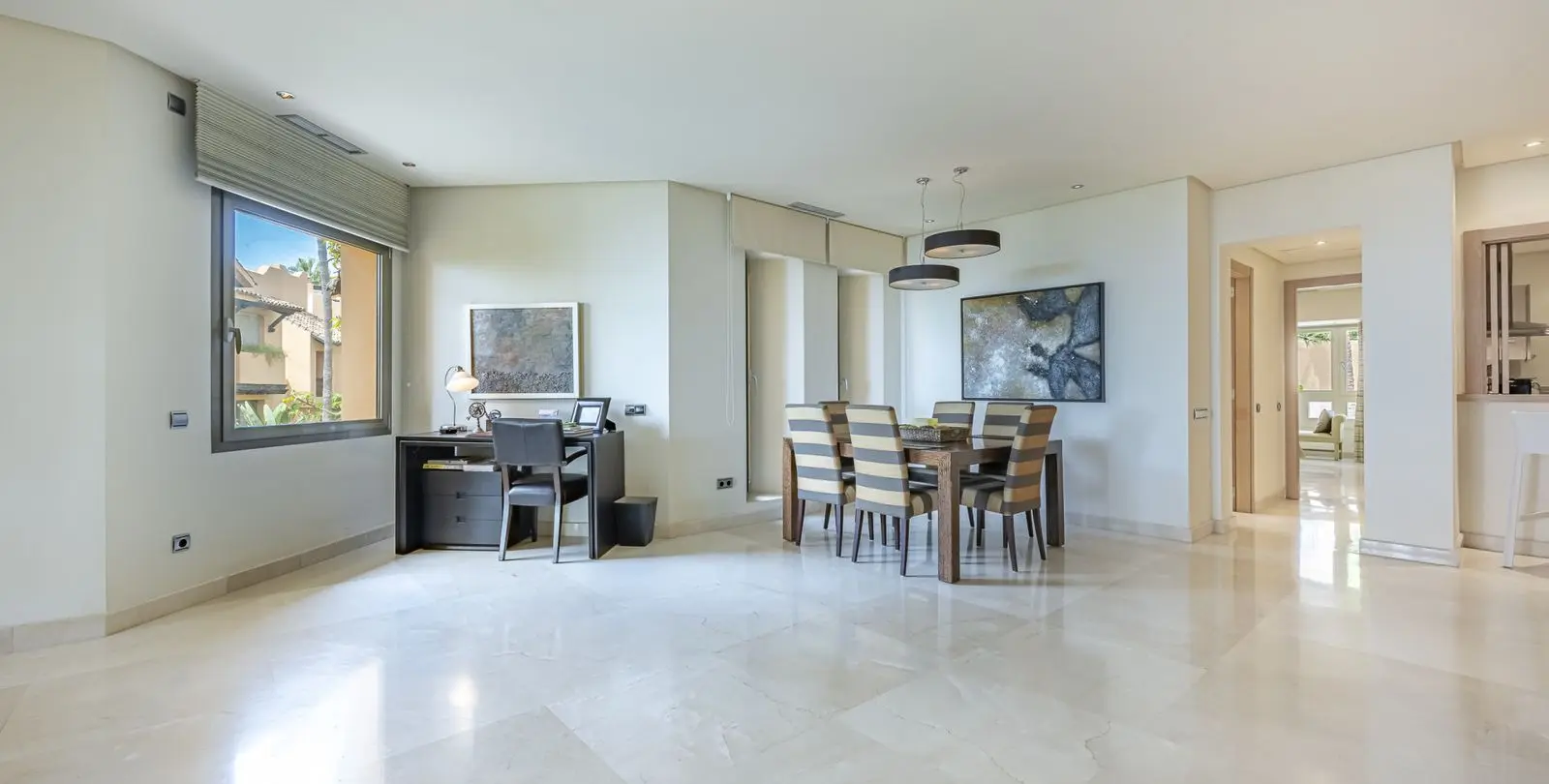 Venta de apartamento en planta media en The Golden Mile 9