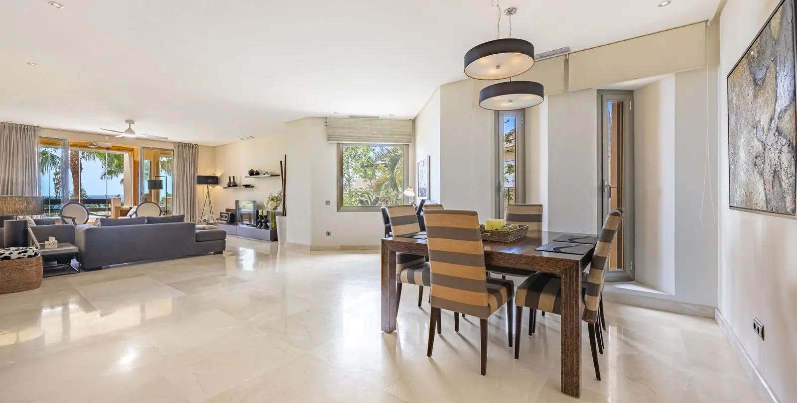 Venta de apartamento en planta media en The Golden Mile 10