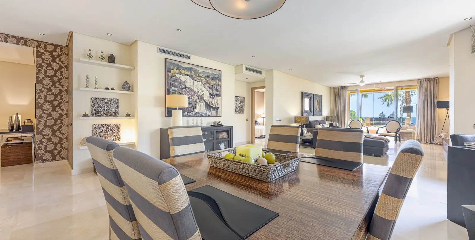 Venta de apartamento en planta media en The Golden Mile 12