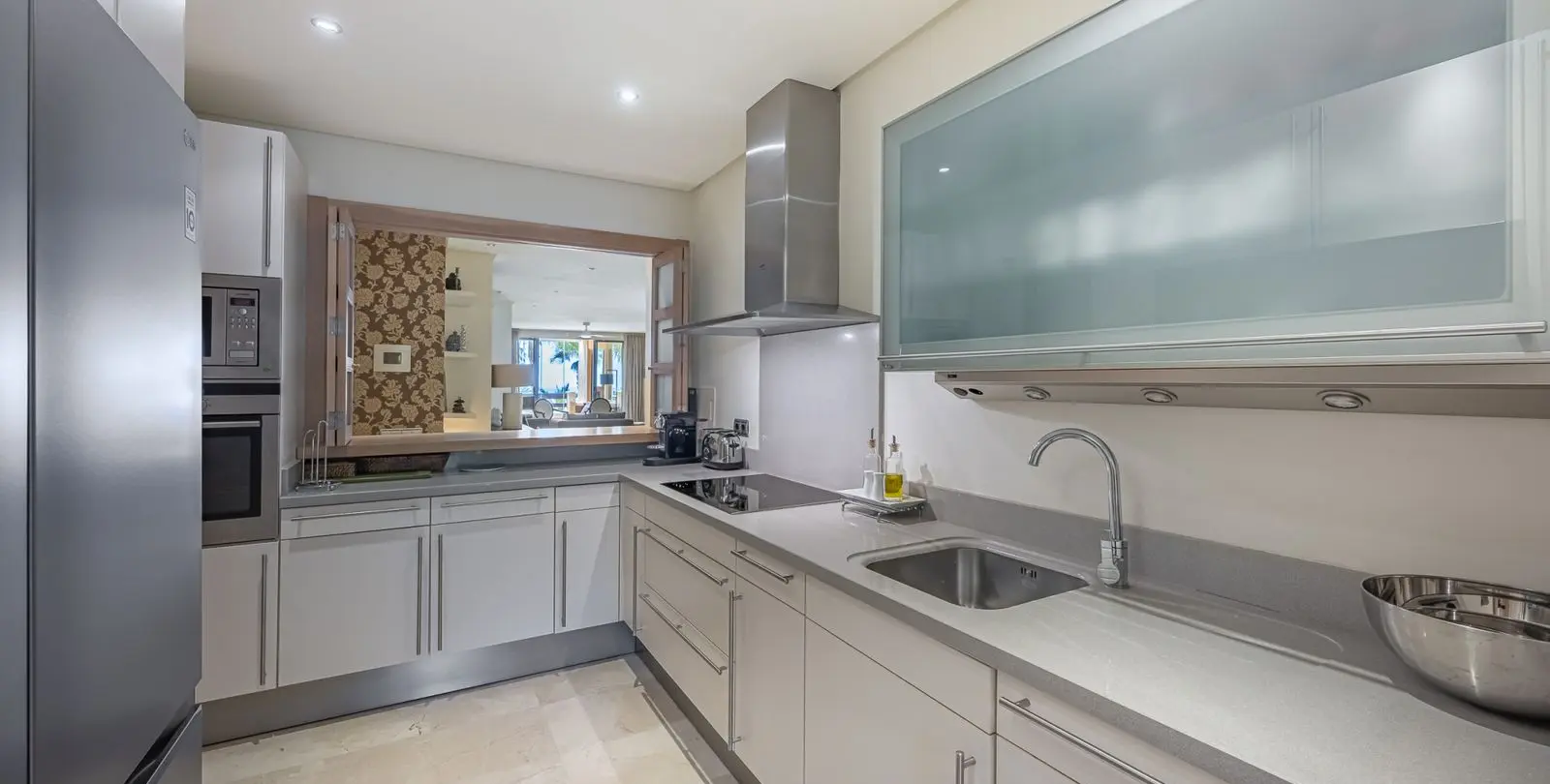 Venta de apartamento en planta media en The Golden Mile 17