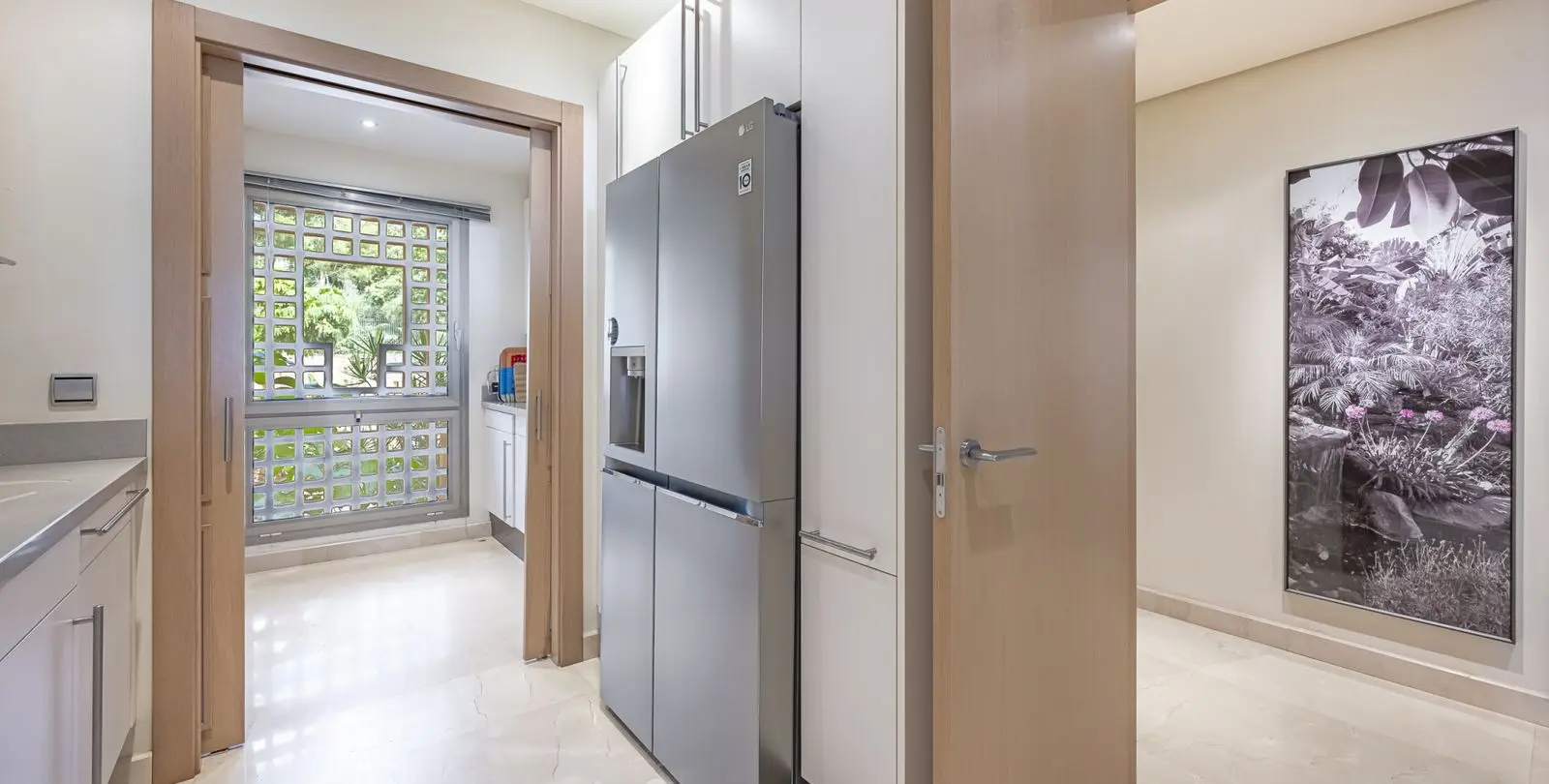 Venta de apartamento en planta media en The Golden Mile 19