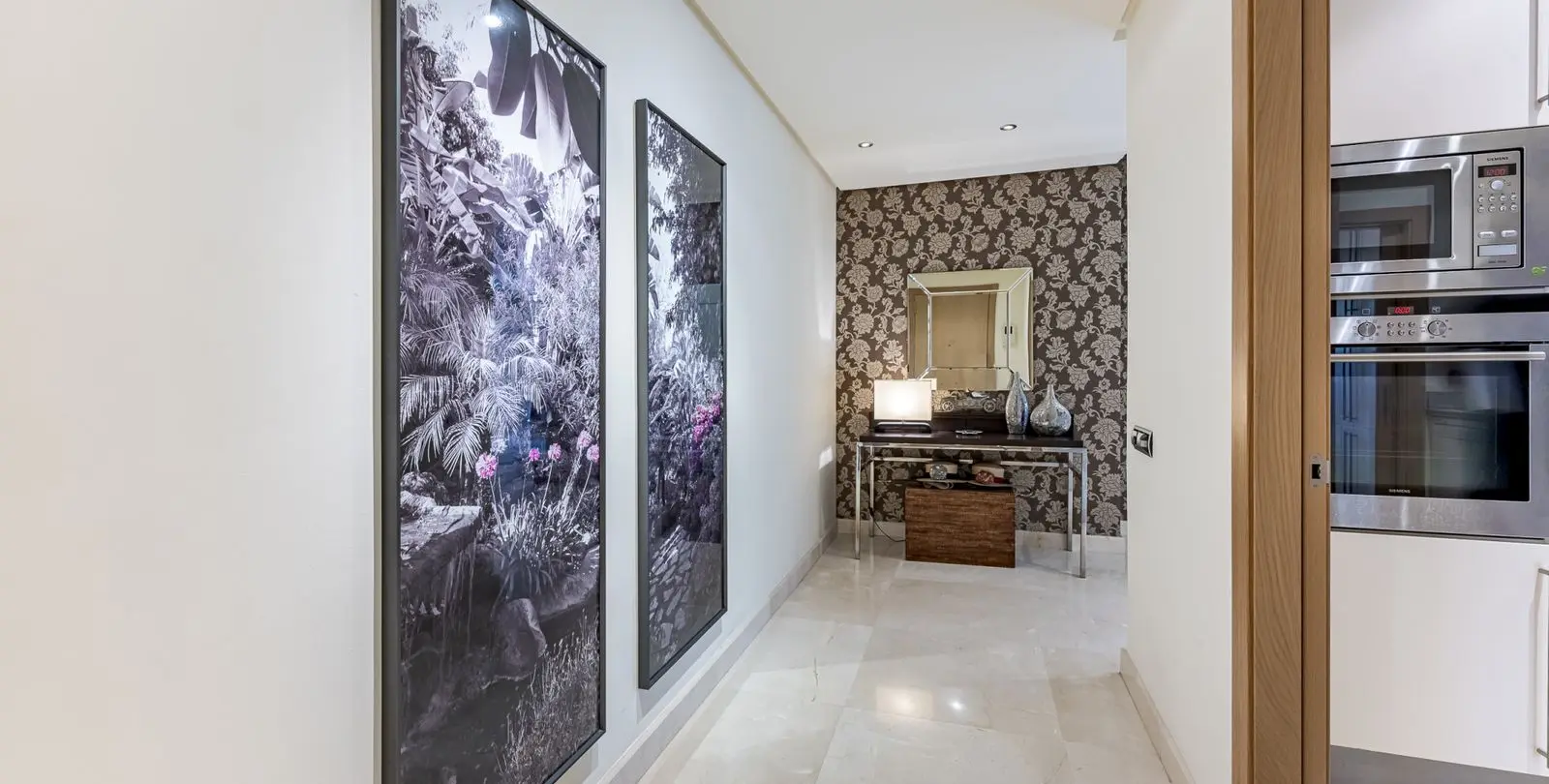 Venta de apartamento en planta media en The Golden Mile 20