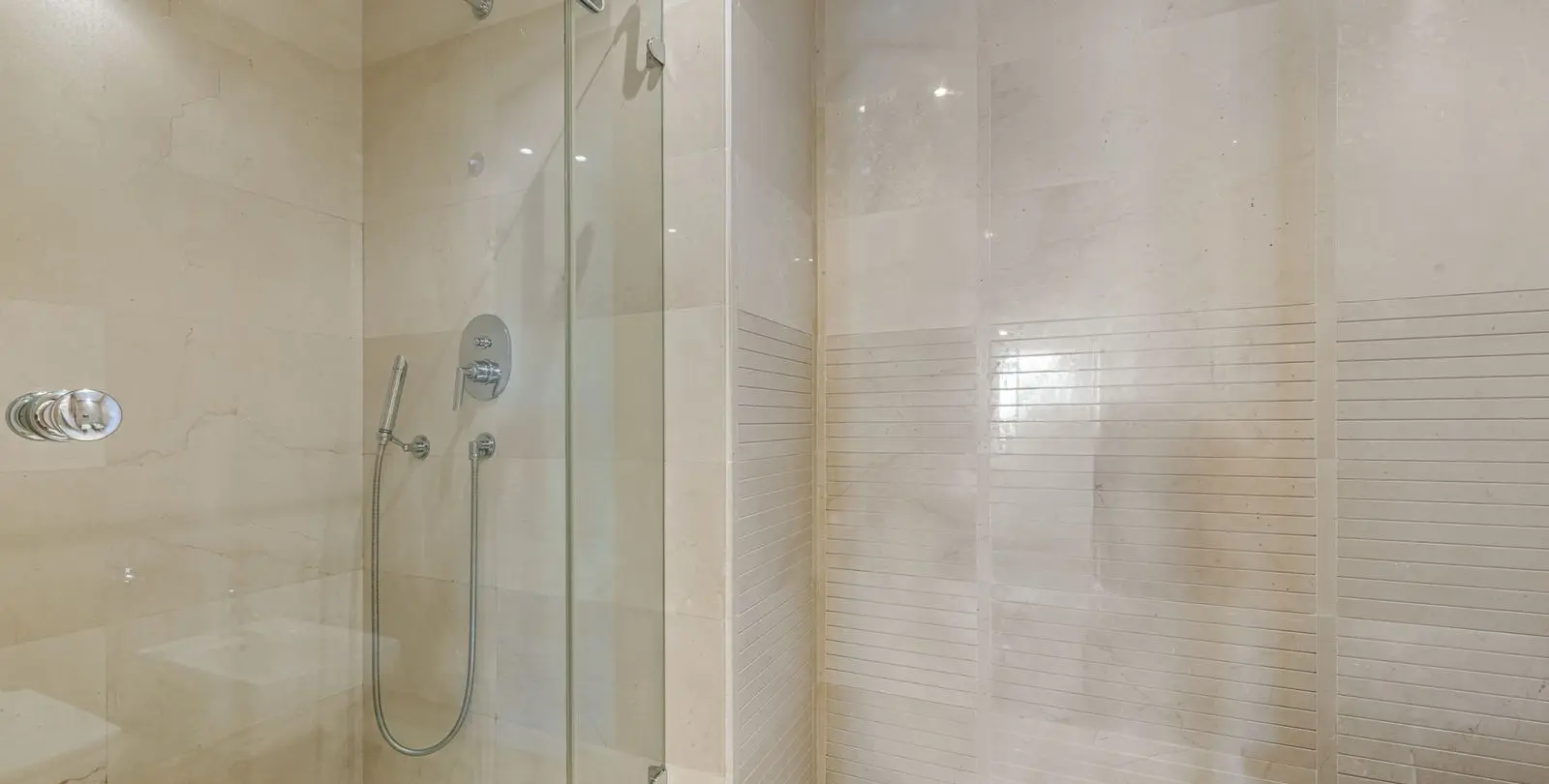 Venta de apartamento en planta media en The Golden Mile 41