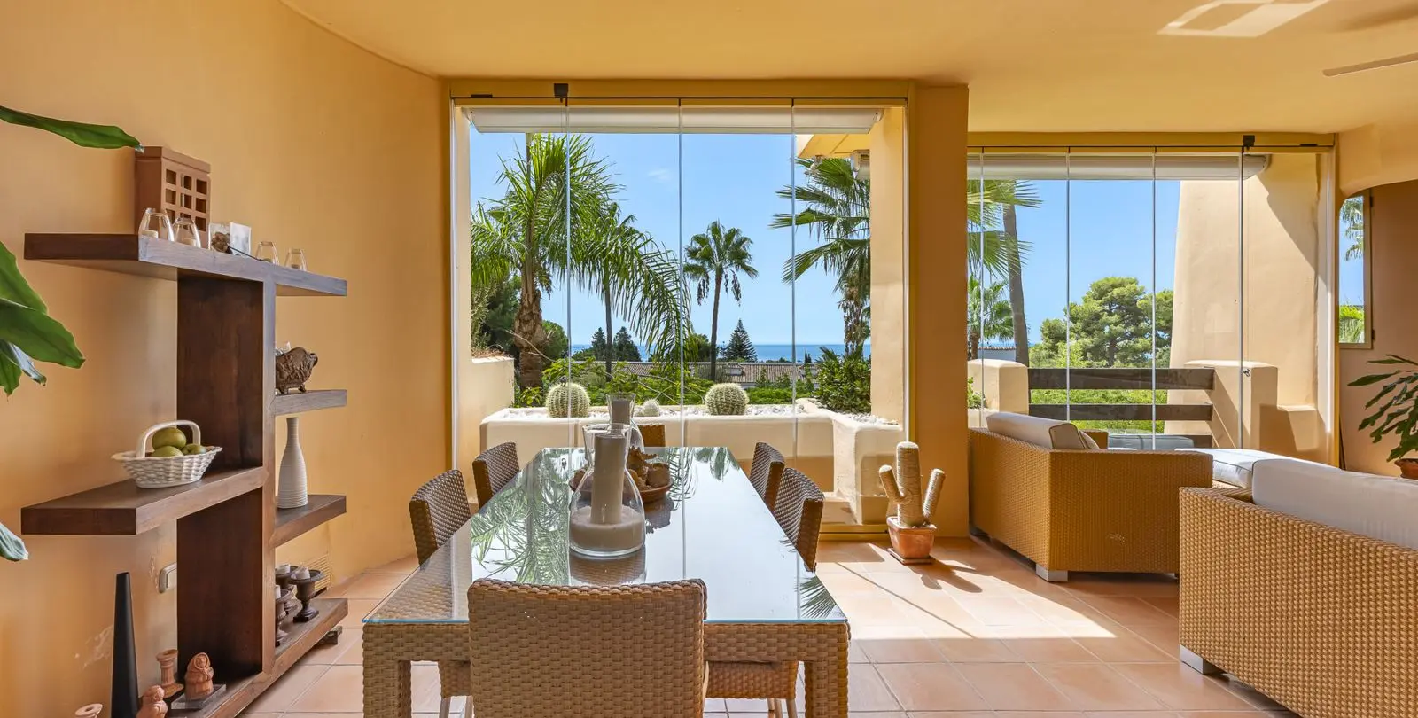Venta de apartamento en planta media en The Golden Mile 43