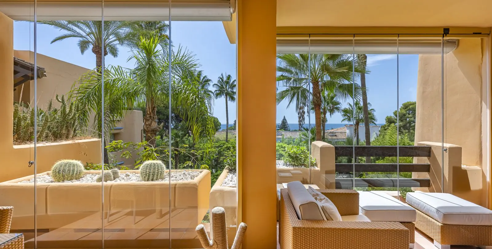 Venta de apartamento en planta media en The Golden Mile 50