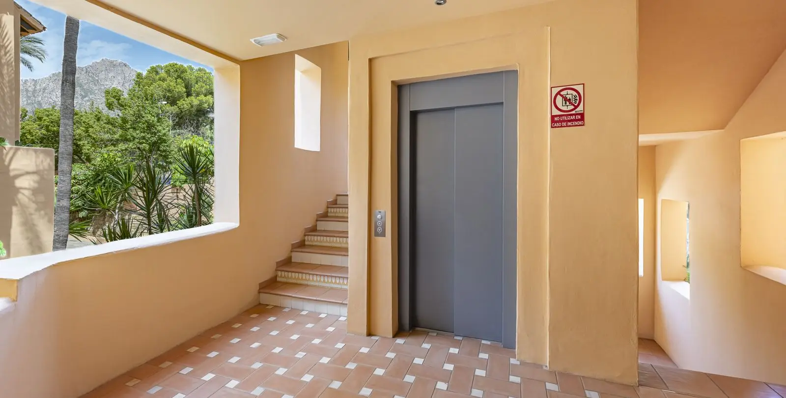 Venta de apartamento en planta media en The Golden Mile 58