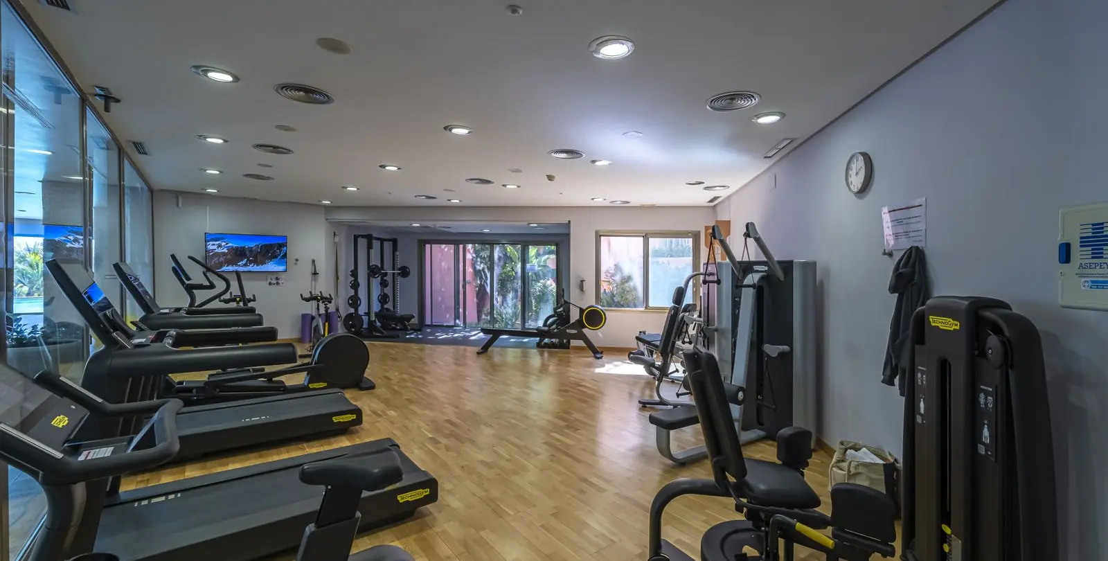 Venta de apartamento en planta media en The Golden Mile 65