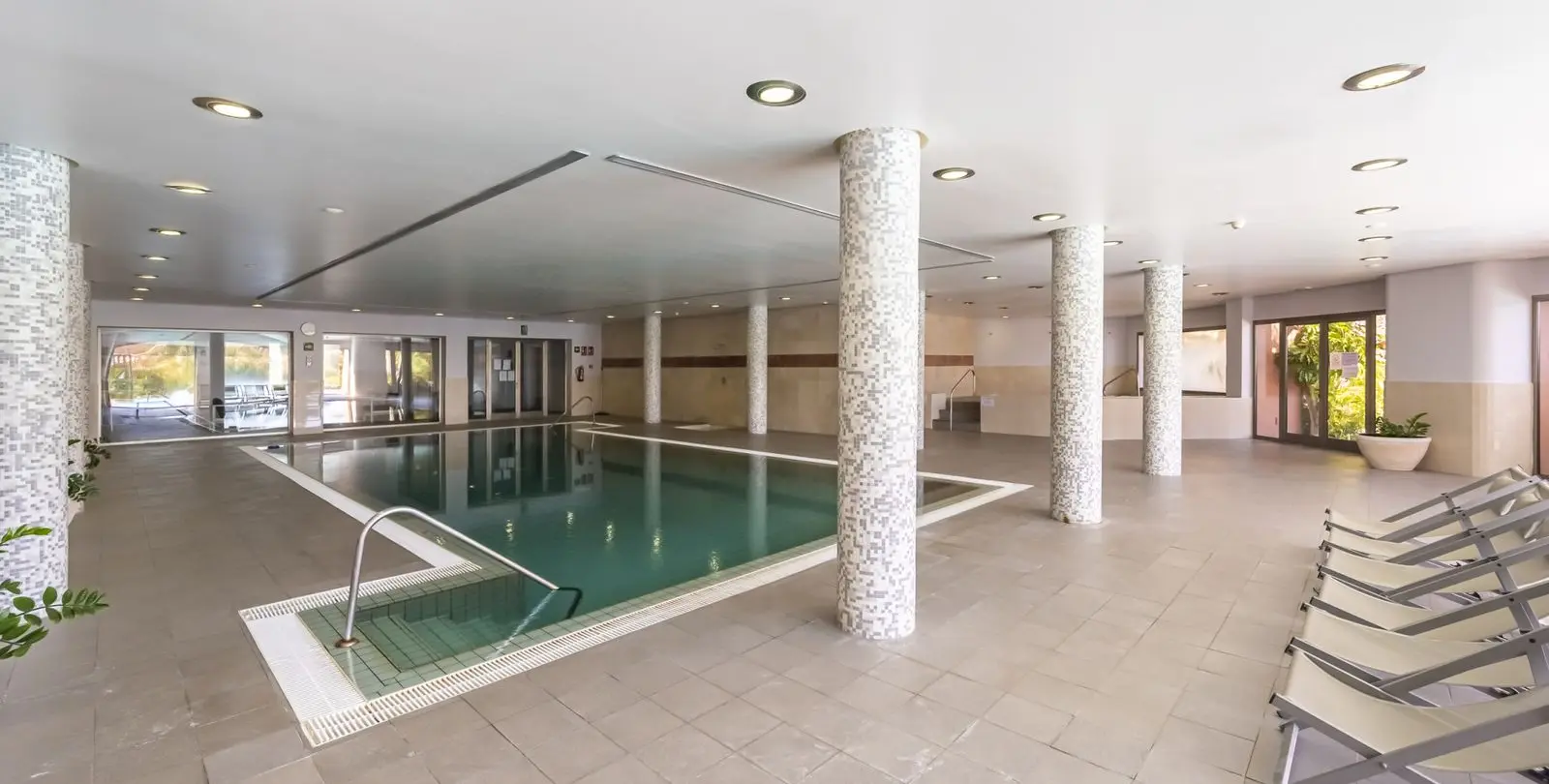 Venta de apartamento en planta media en The Golden Mile 70