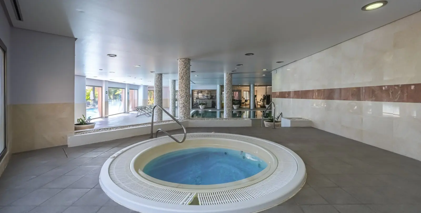 Venta de apartamento en planta media en The Golden Mile 73