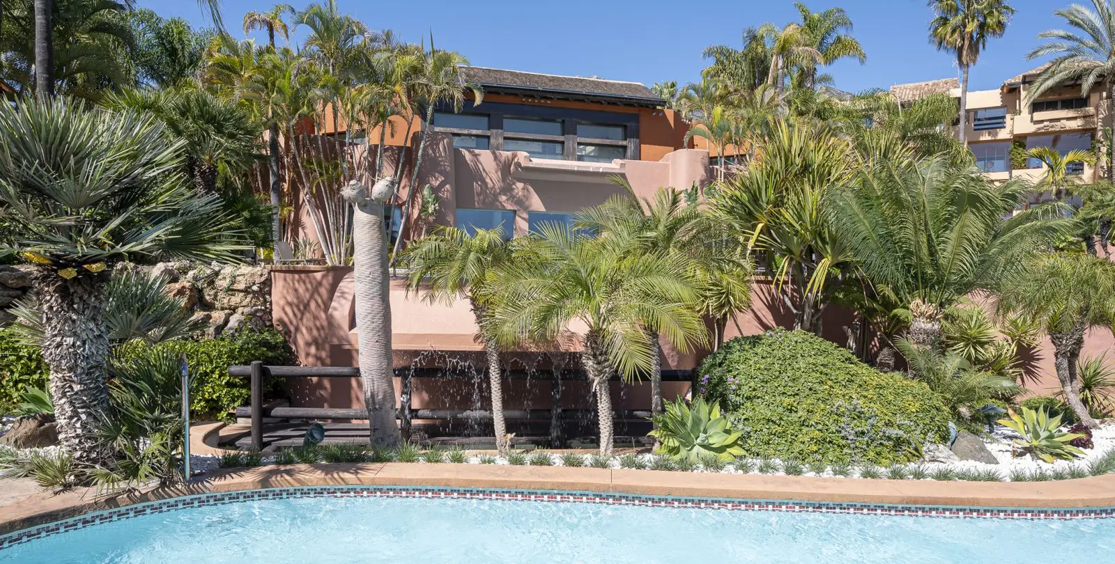 Venta de apartamento en planta media en The Golden Mile 78