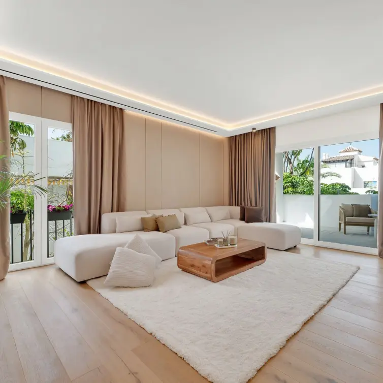 Venta de apartamento en planta media en Nagüeles