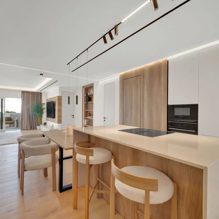 Venta de apartamento en planta media en Nagüeles