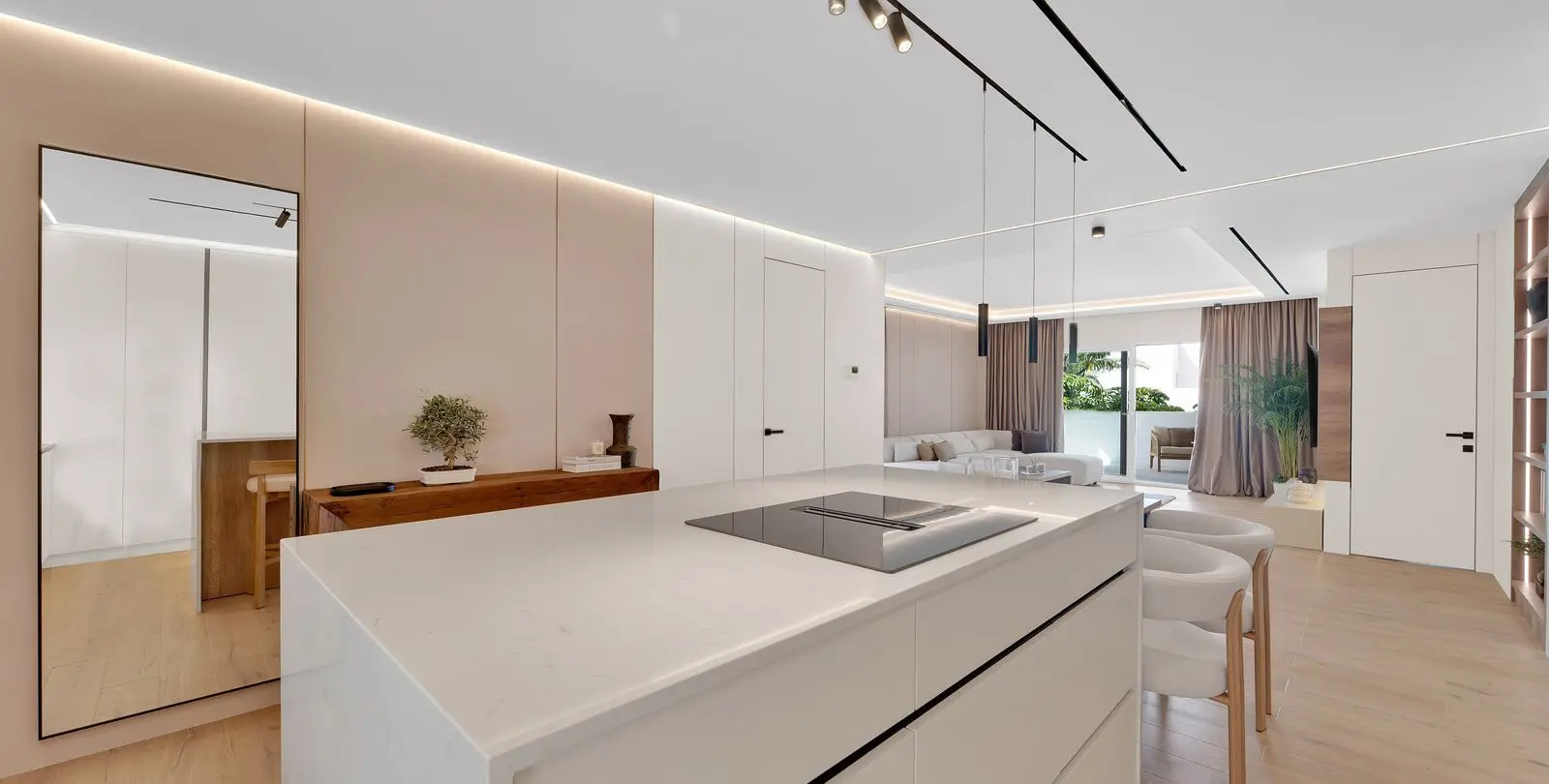 Venta de apartamento en planta media en Nagüeles 6