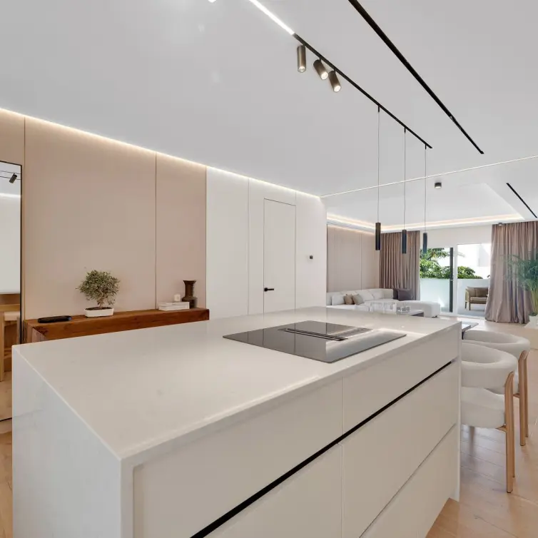 Venta de apartamento en planta media en Nagüeles
