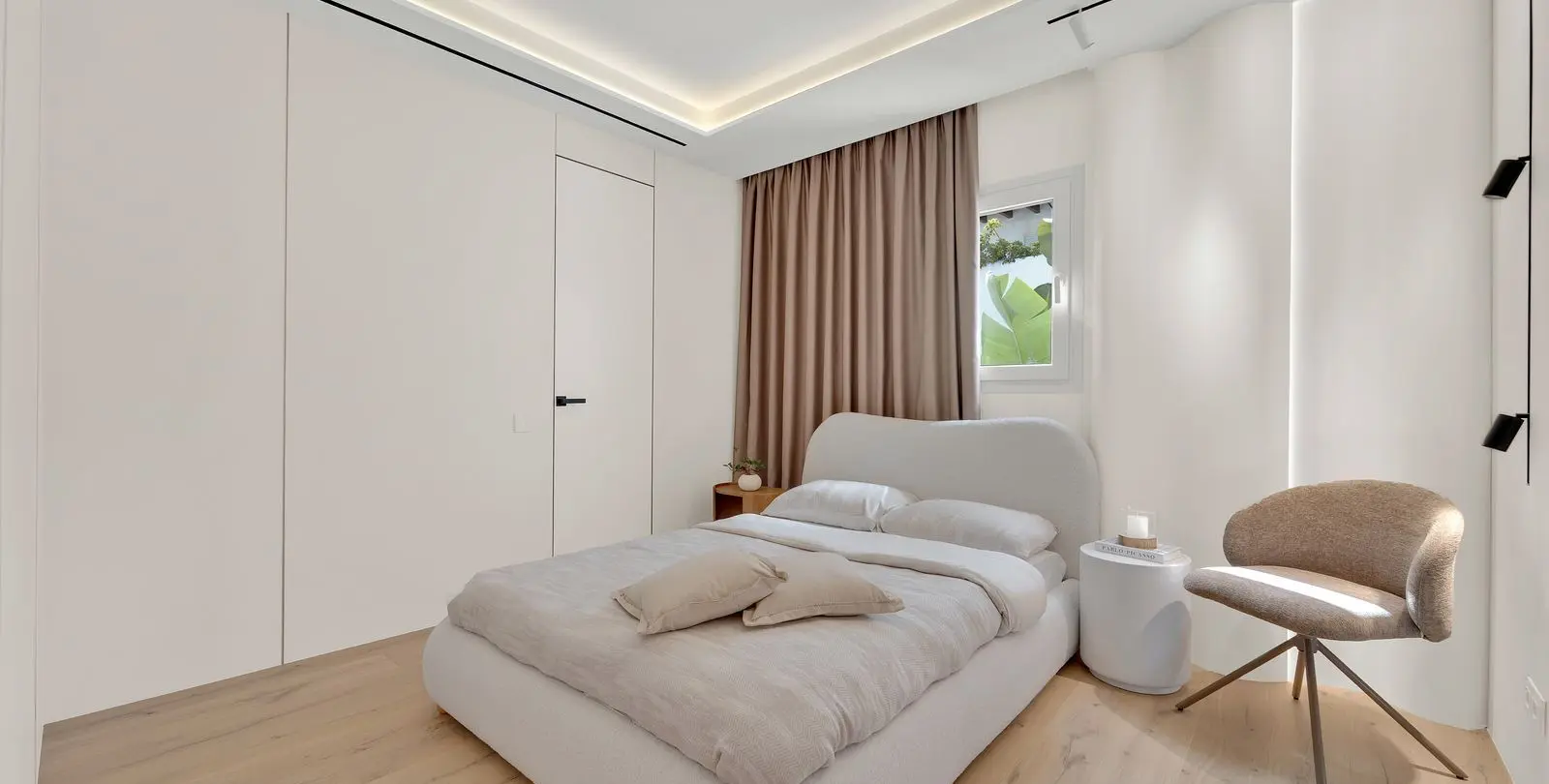 Venta de apartamento en planta media en Nagüeles 15