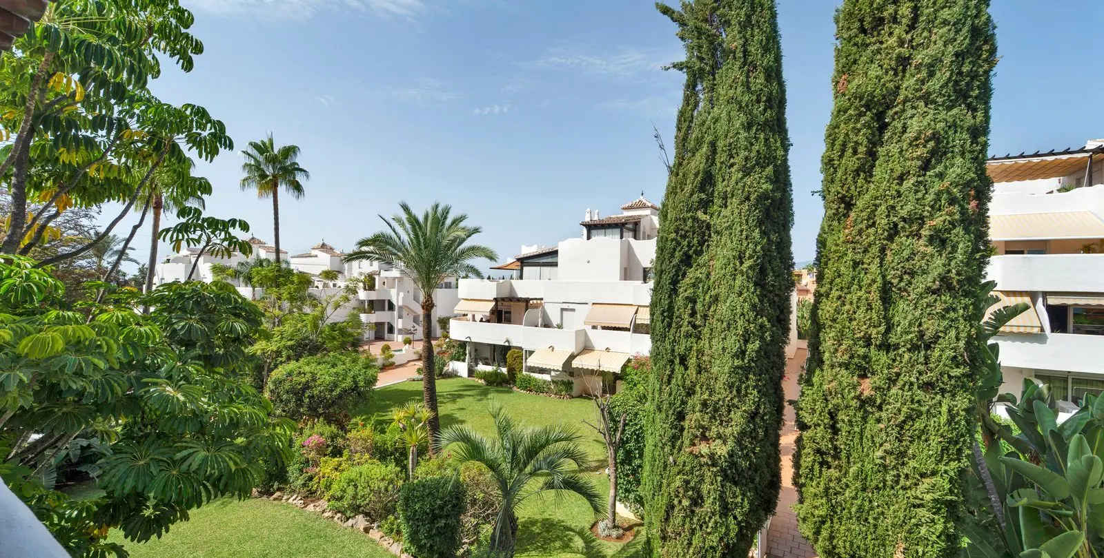 Venta de apartamento en planta media en Nagüeles 21