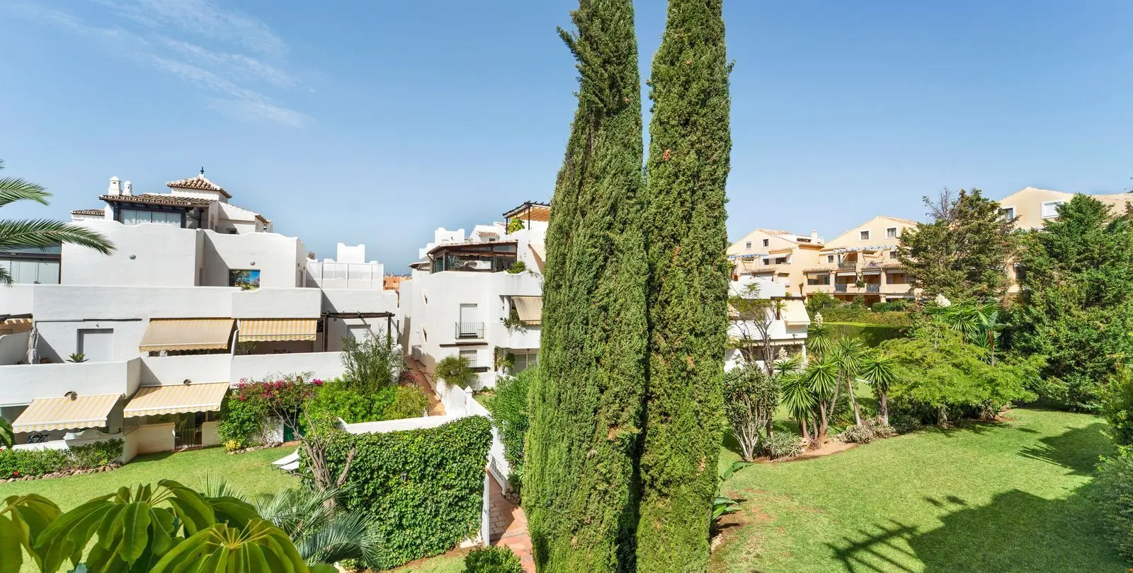 Venta de apartamento en planta media en Nagüeles 22