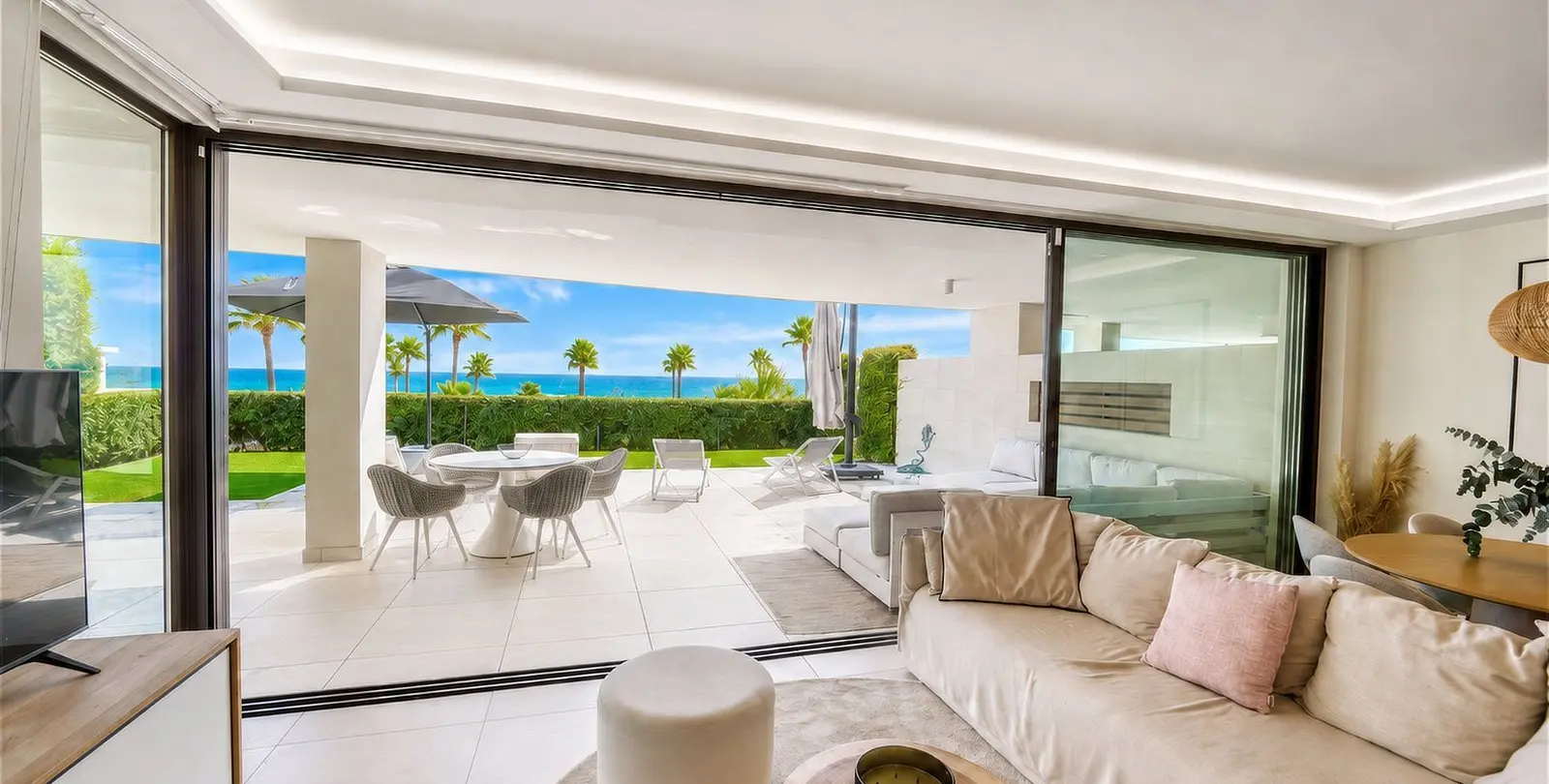 Venta de apartamento en planta baja en Estepona 1