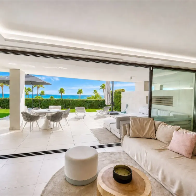 Venta de apartamento en planta baja en Estepona