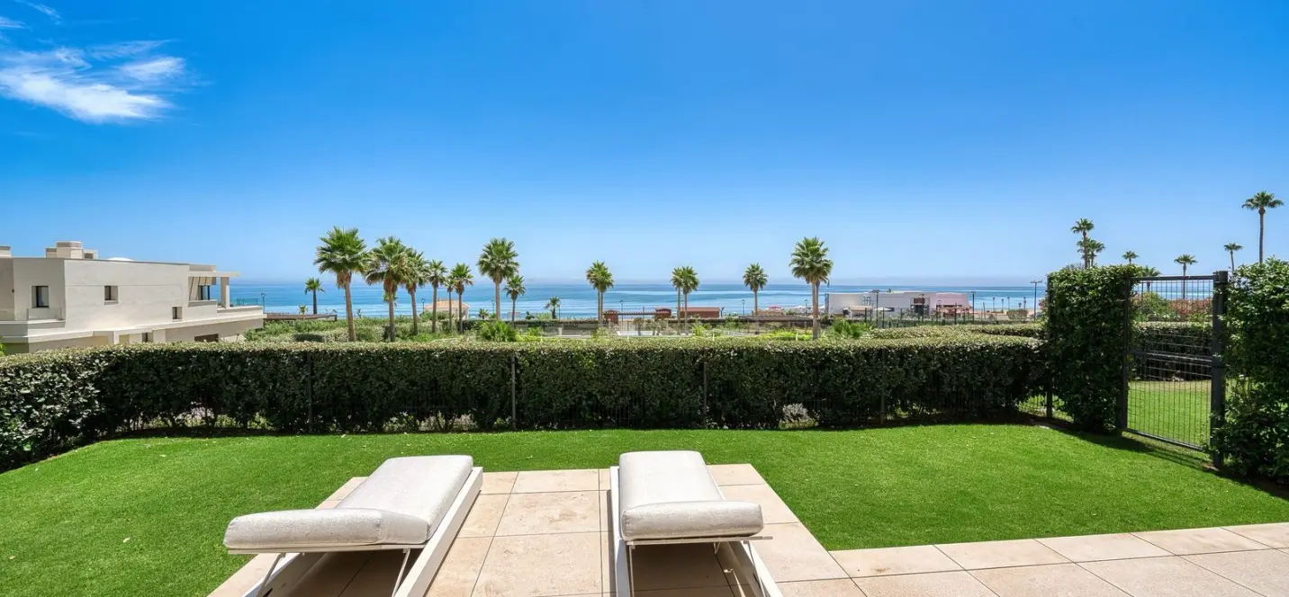 Venta de apartamento en planta baja en Estepona 2