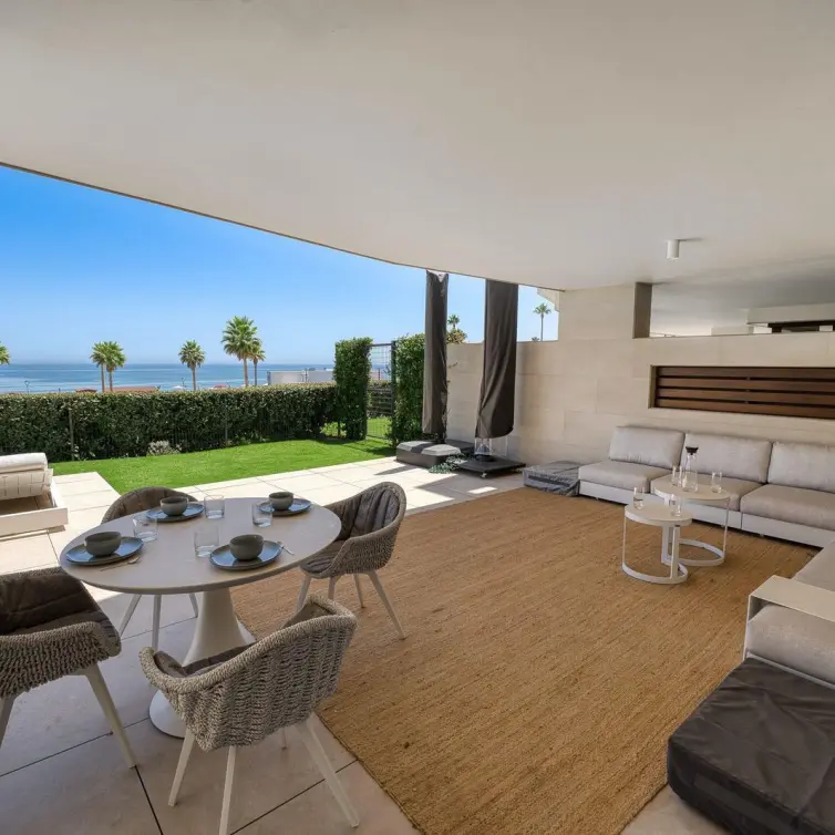Venta de apartamento en planta baja en Estepona