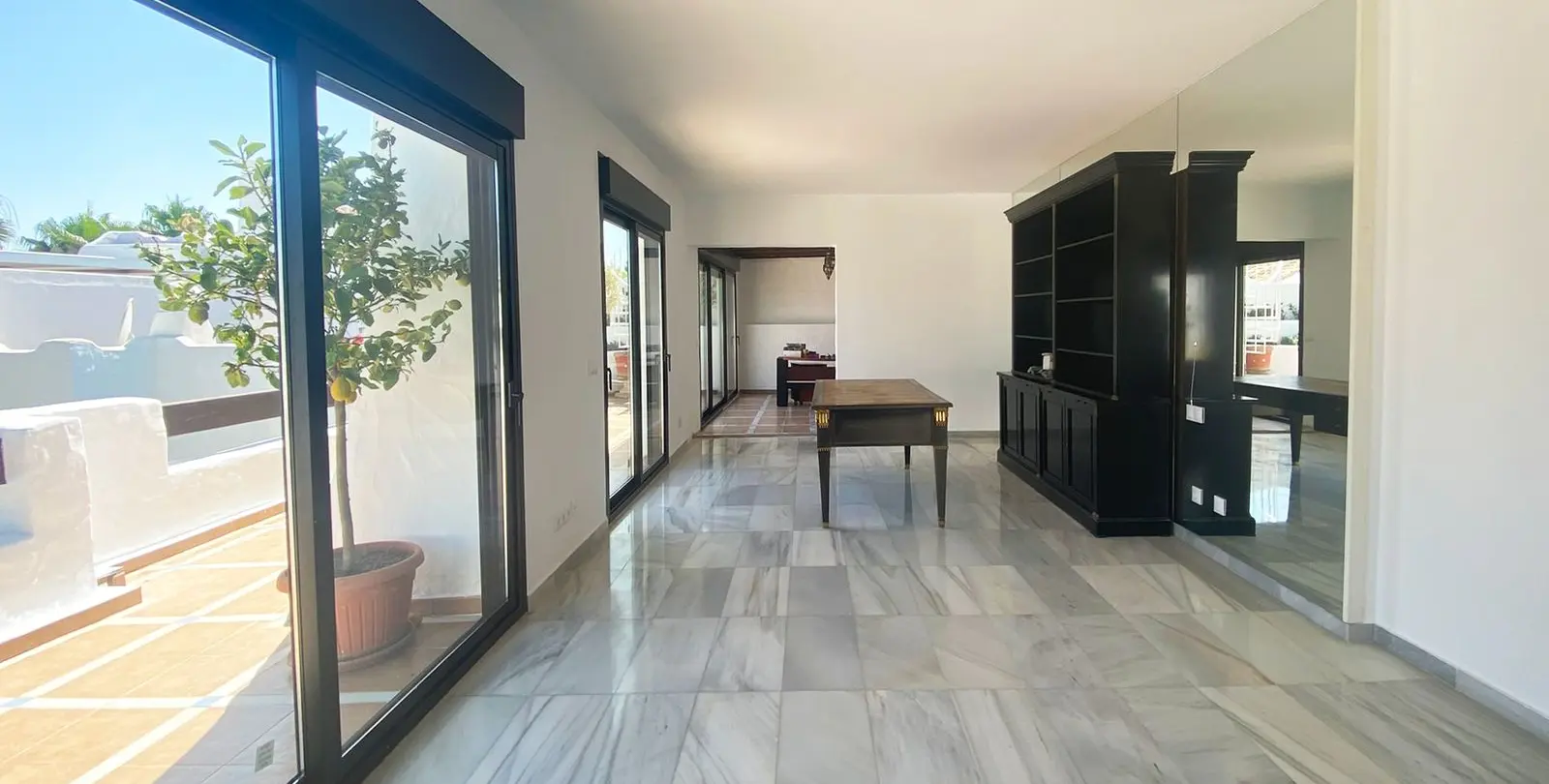 Venta de ático dúplex en Puerto Banús 10