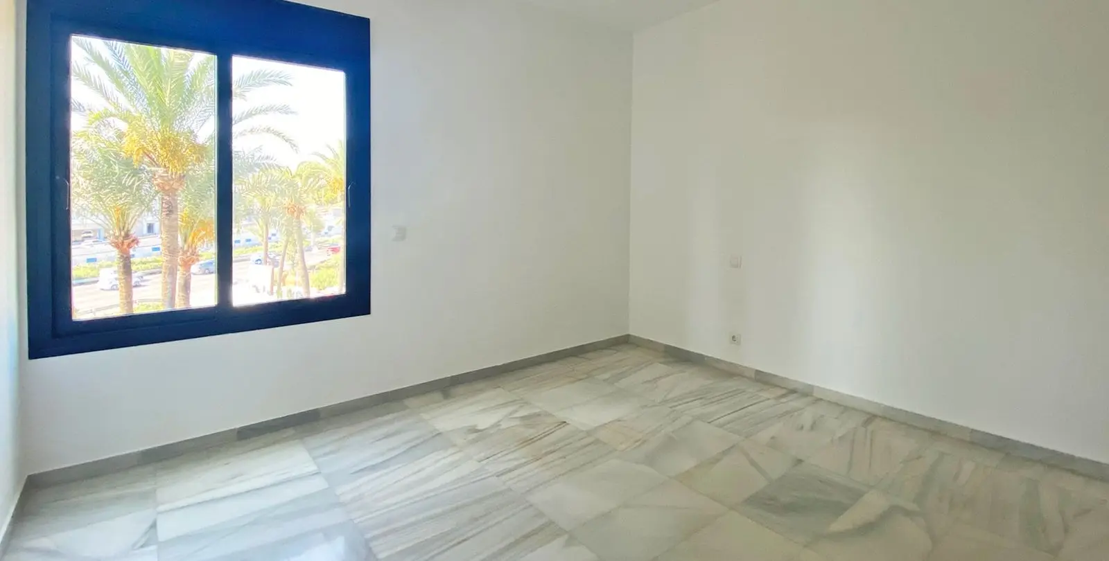 Venta de ático dúplex en Puerto Banús 14