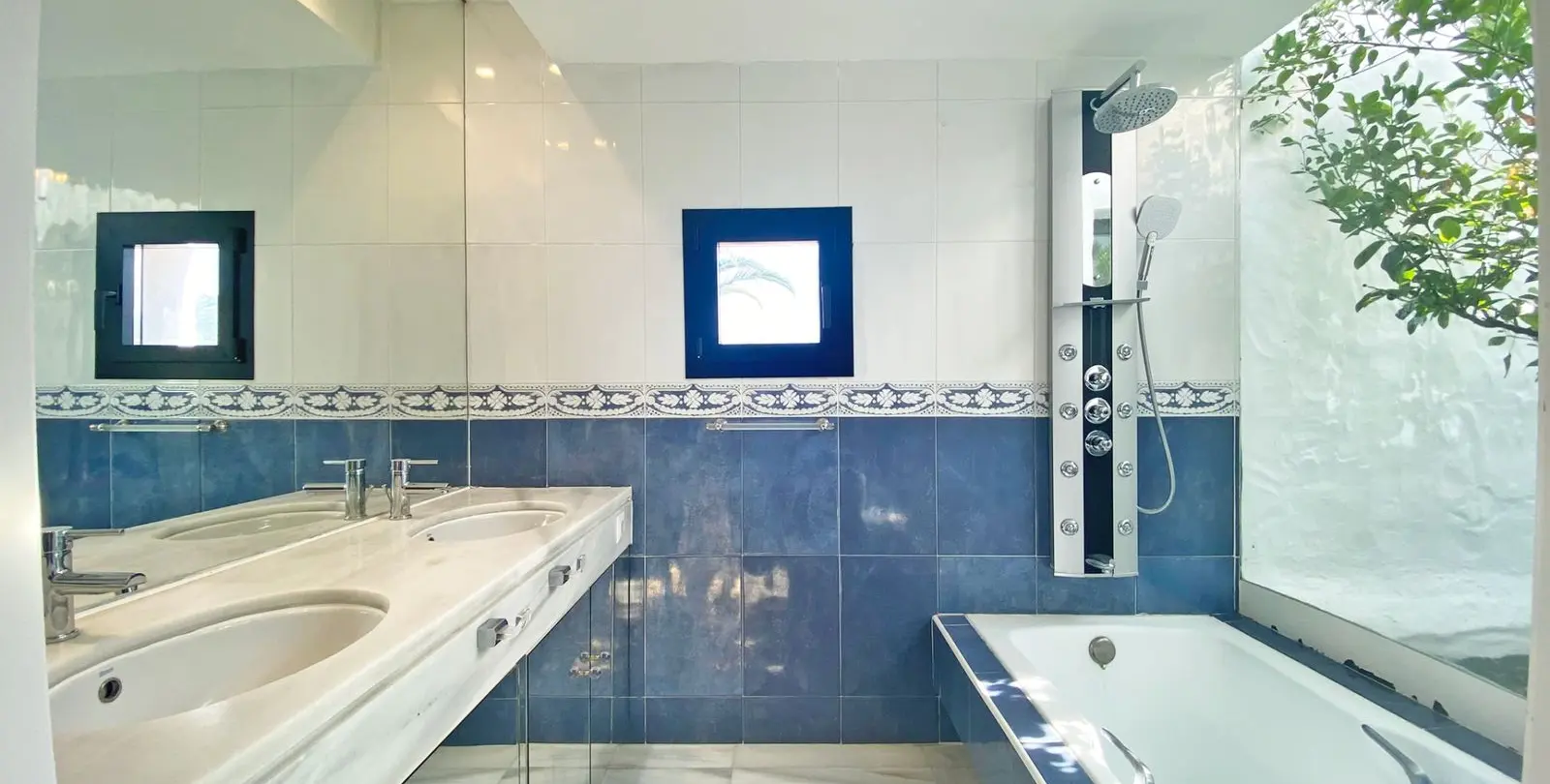 Venta de ático dúplex en Puerto Banús 16