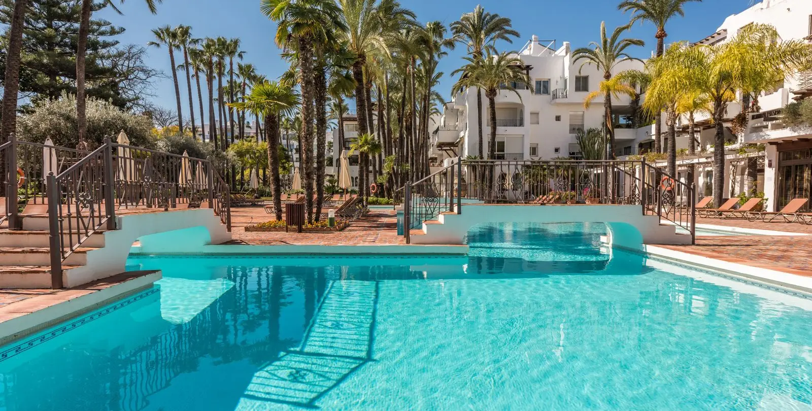 Venta de ático dúplex en Puerto Banús 18