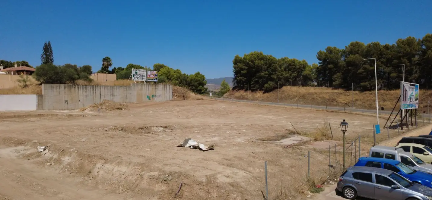 Venta de parcela residencial en Pizarra 1