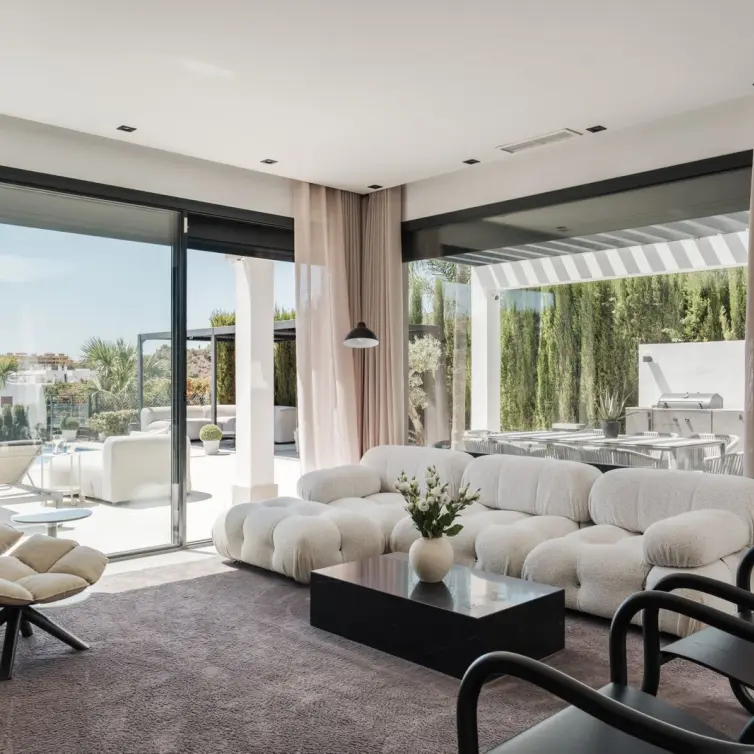 Venta de villa independiente en Estepona
