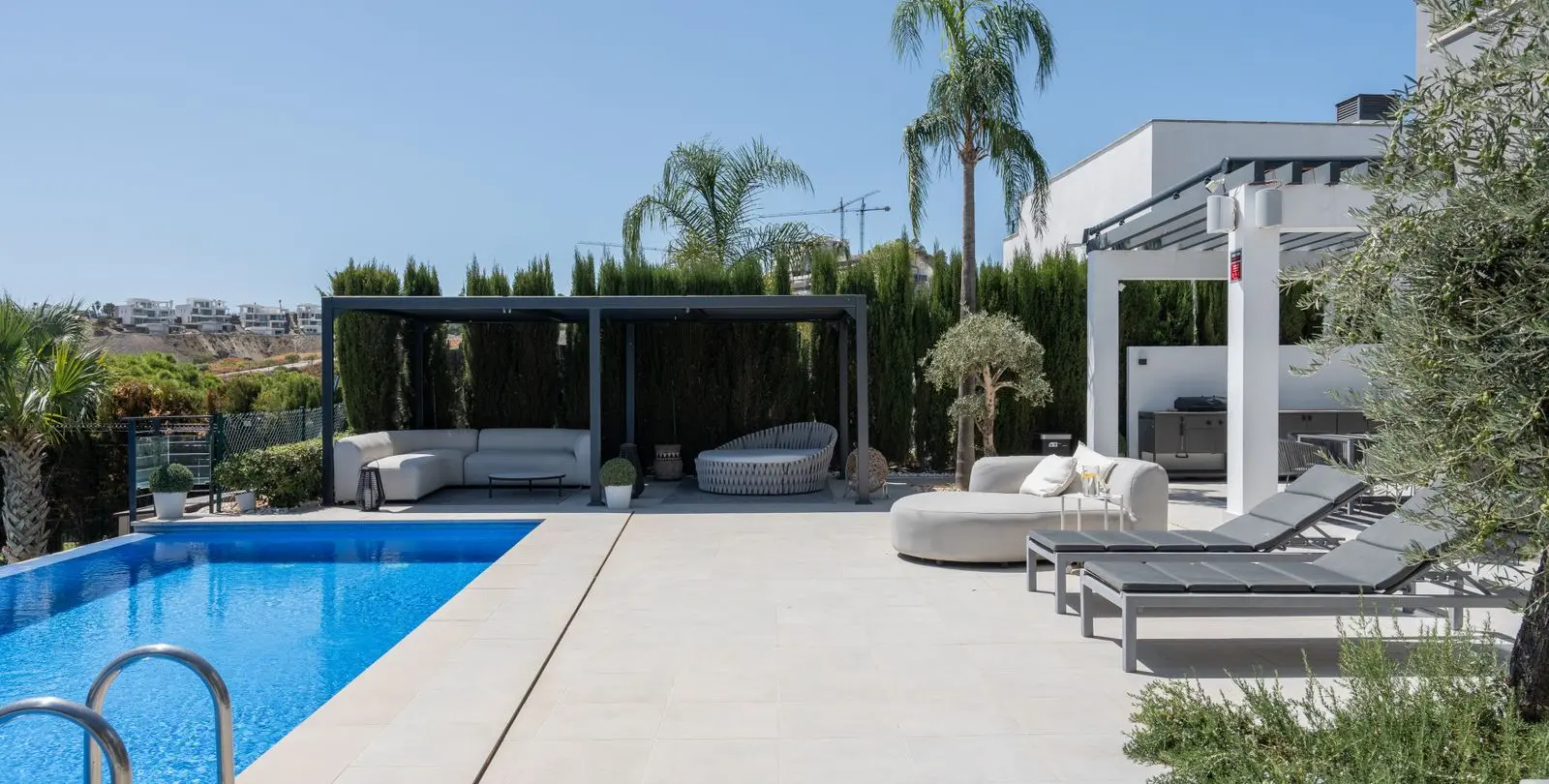 Venta de villa independiente en Estepona 34