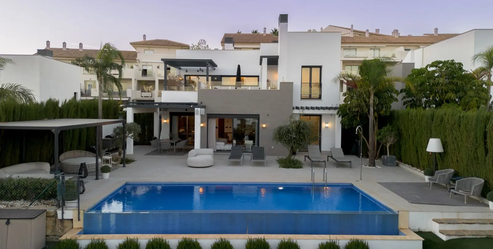Venta de villa independiente en Estepona 47