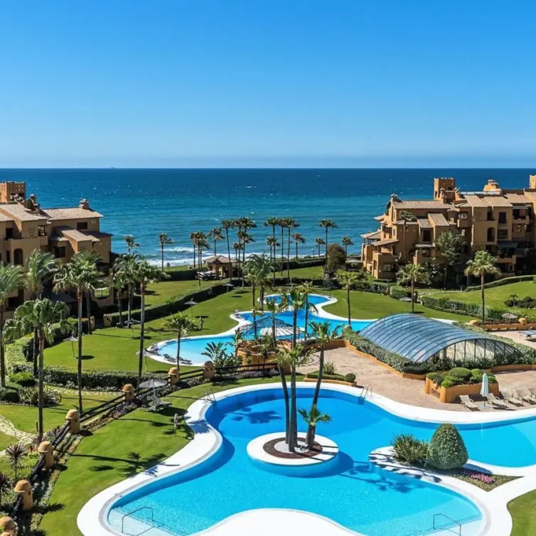 Venta de apartamento en planta media en Estepona