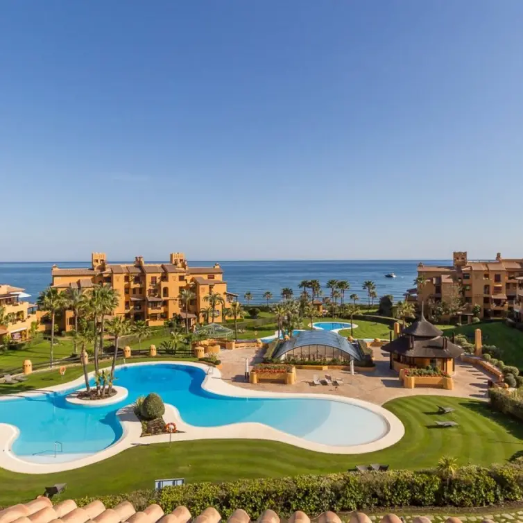Venta de apartamento en planta media en Estepona